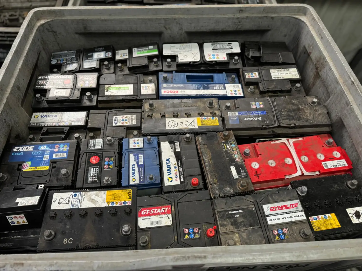 Altbatterierecycling durch Kfz-Recycling Rückel - Nico Rückel